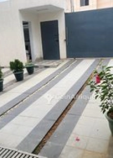 Location villa duplex 4 pièces Cocody  Riviera 05 abatta