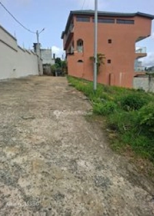 Terrain 240 m² à Angré Nouveau Chu