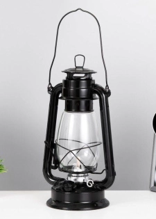 Lampe tempête à pétrole