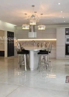 Location Villa triplex de 9 pièces aux 2