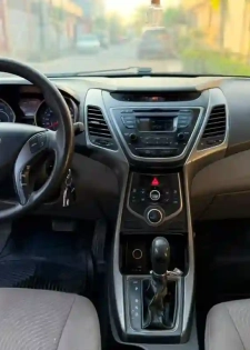 Hyundai elantra en vente