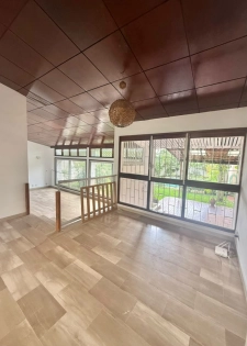 Belle villa duplex avec piscine au Vallon en location