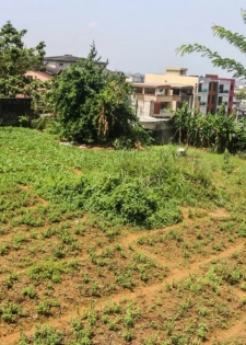 En vente Terrain de 800 m2 à la Riviera 4 cité blanche 2