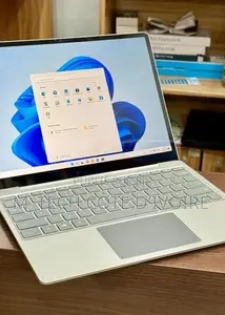 Nouveau Microsoft Surface Laptop 8GB Intel Core i5 SSD 128GB