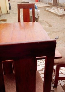 TABLE À MANGER + 4 CHAISES