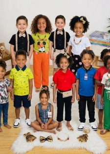 Des vêtements neufs chics 