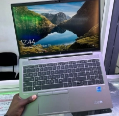 HP ZBook Firefly 15 G8 Core i7 11e gén – 16Go/512Go
